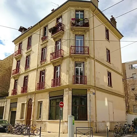 101 - Renove Avec 1 Spacieuse - Tram Et Clinique Mutualiste A 1 Min Daire *